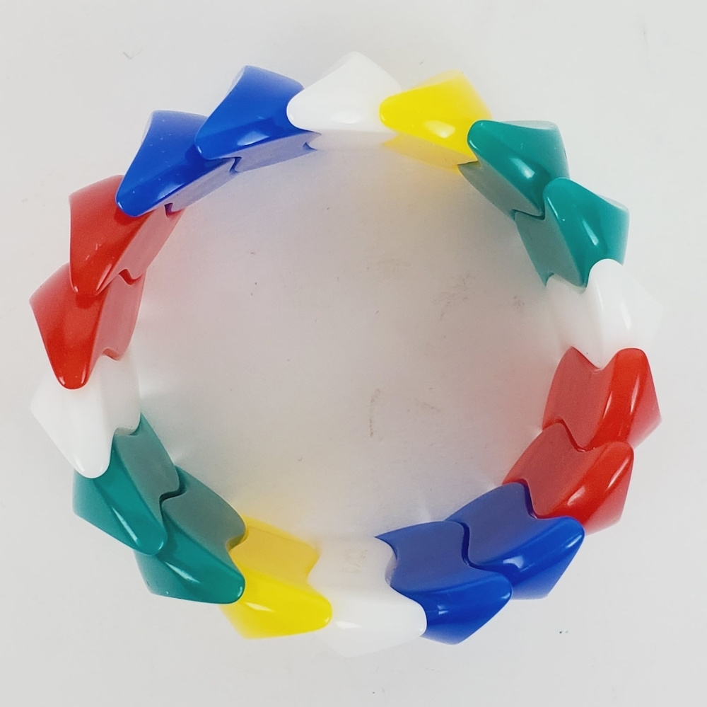 Vtg 1984 Avon Multi-Color Lucite Stretch Bracelet - Picture 3 of 3